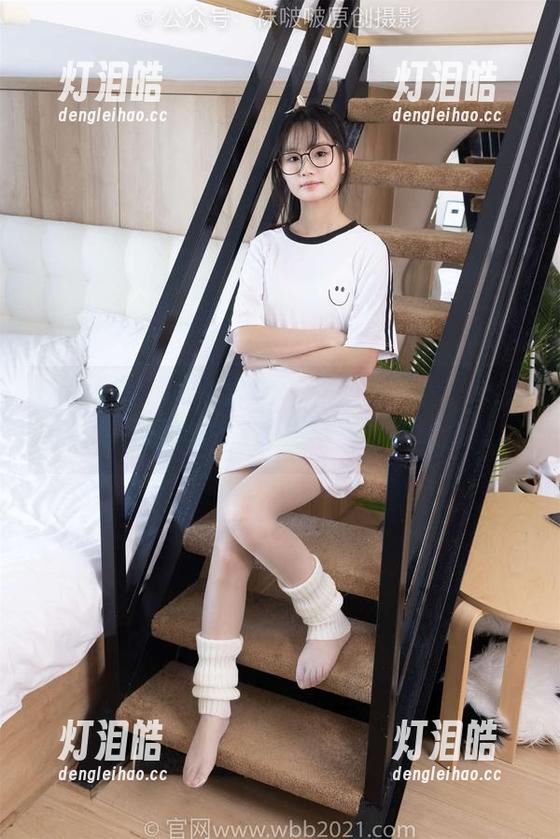 BoBoSocks袜啵啵-甜甜圈 BoBoSocks袜啵啵 - 甜甜圈新作:私房图包里的厚黑丝,意想不到的轻松与风趣