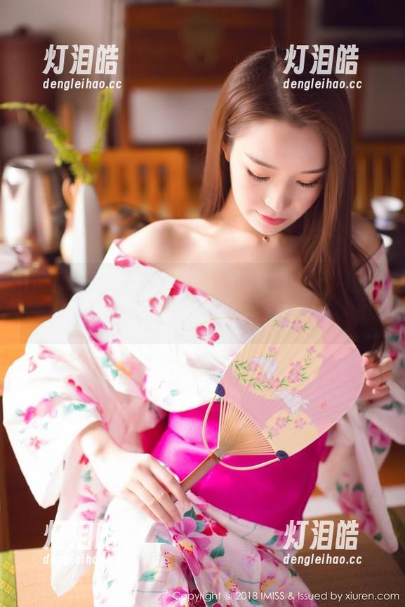 IMiss爱蜜社-莉莉Lily IMiss爱蜜社 - 图片里的莉莉Lily,短裙翩翩,风好像也在看热闹!