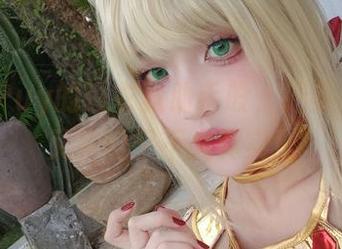 Puy Puy的睡衣竟助手般,把美图拍得又梦幻又不失真实!