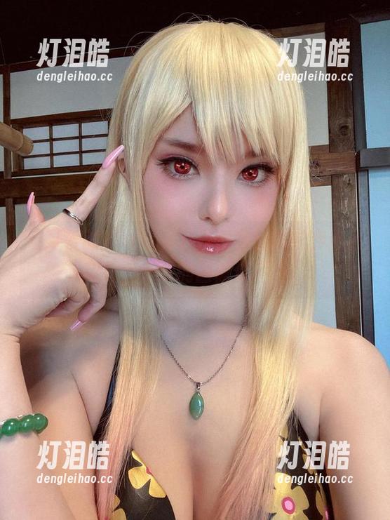 Vinnegal 看可爱的Vinnegal如何将连体衣穿出新花样,高清的画面真不错。