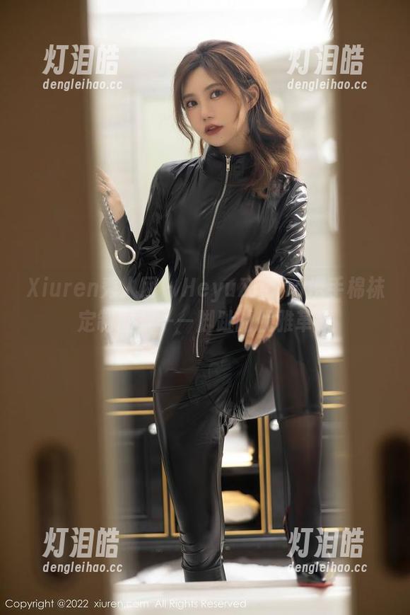 Xiuren秀人网-HeyuZhang Xiuren秀人网 - HeyuZhang携手棉袜定制图集——脚趾的优雅革命