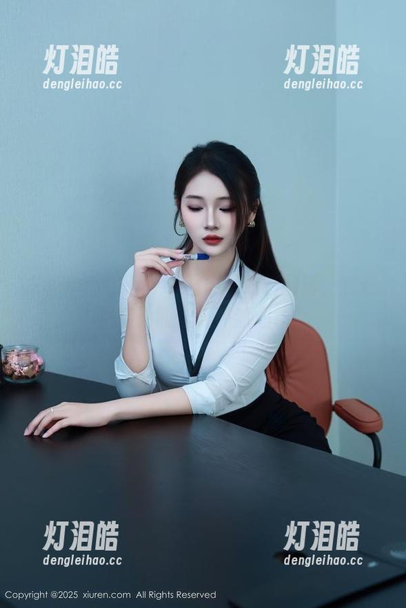 Xiuren秀人网-圆圆酱 Xiuren秀人网 - 图册里的圆圆酱,没想到腿也能让人怦然心动。