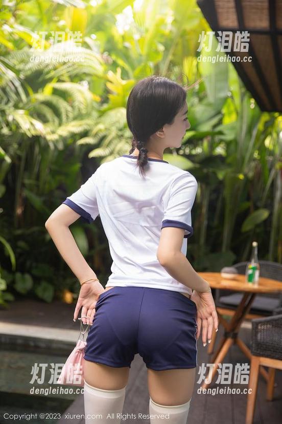 Xiuren秀人网-奶油妹妹 Xiuren秀人网 - 奶油妹妹的泳池写真集,顺便掀开水面的小波澜