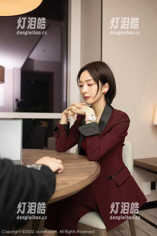 Xiuren秀人网-拍黄瓜girl Xiuren秀人网 - 闭眼随意拍,拍黄瓜girl的连衣裙原图,私拍的乐趣无极限!