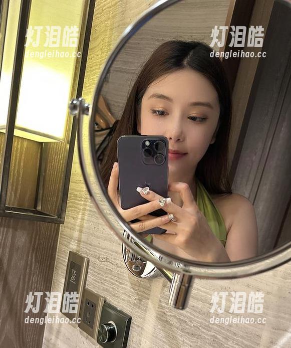 微密圈 - 更新了！这组奶雯的图片是御姐也要转身的节奏吗？