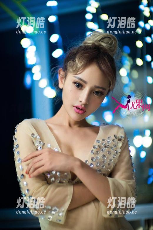 尤果网 - 当蜜儿遇见泳池，原图与精选组合才是王道