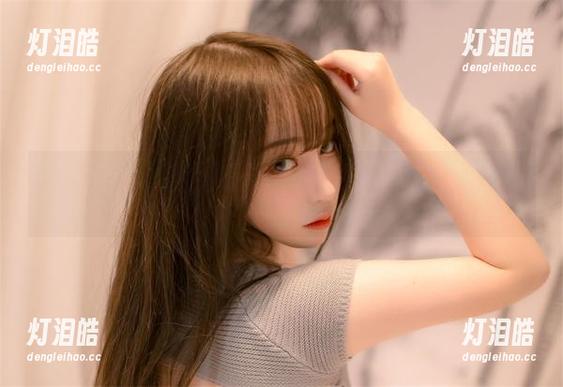 看尤猫醒醒ovo最新居家写真，今天的她又让人觉得“居家”不仅仅是个名词。