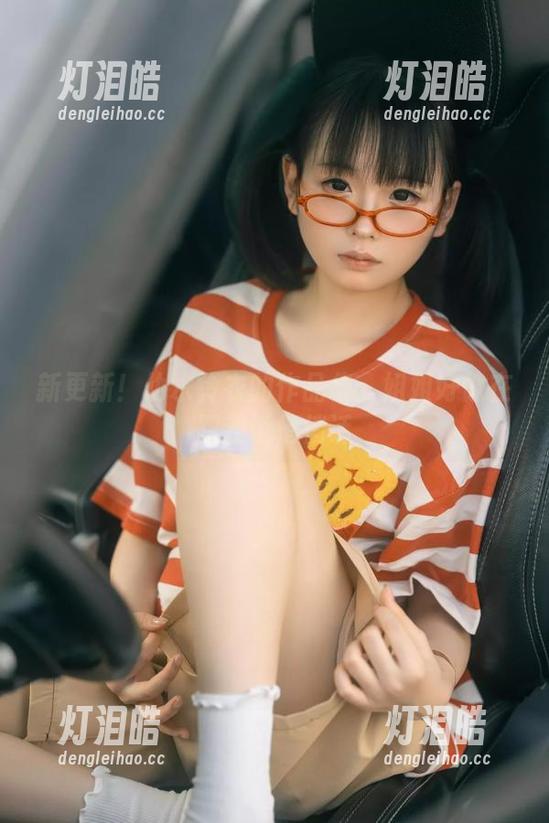 新更新！幼水铃衣的作品集：姐姐好像在跟我说悄悄话