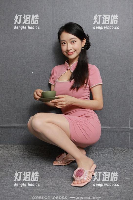 异思趣向-小小 异思趣向 - 这组小小的美图太赞了,蛇形凉鞋搭配太完美,下载后慢慢欣赏!