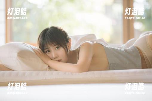 念雪ww的新作来啦，美足写真集，真想多看几眼。