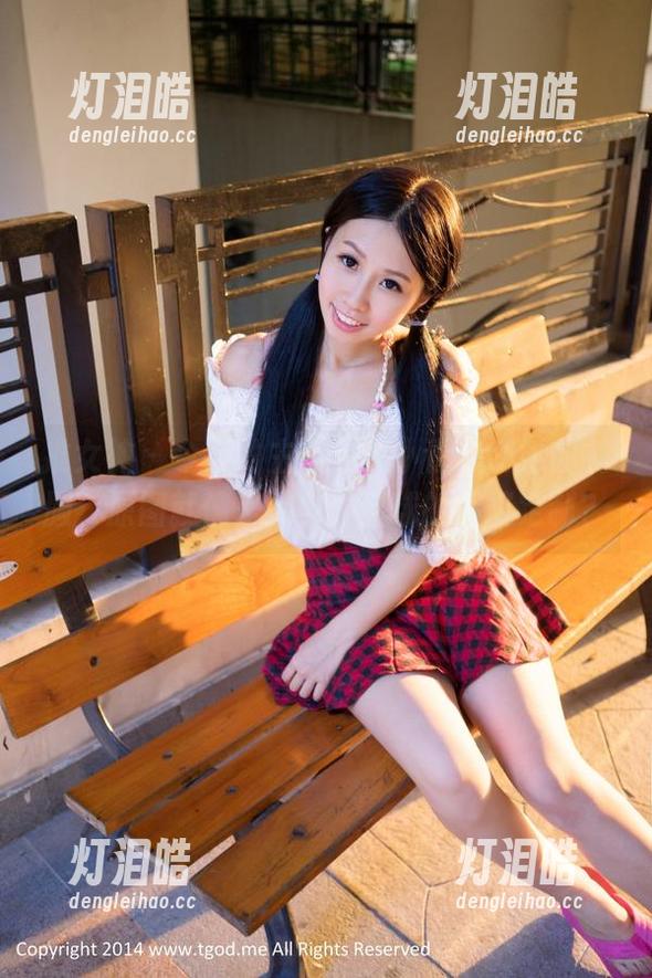 推女神-艾小青 推女神 - 今天的主角是艾小青,和她的礼服,原图就像是来自外星球的高端定制?