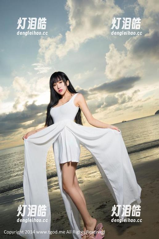 推女神 - 陈嘉瑶AYomi的套装美图：你以为都是胖胖的衣服吗？