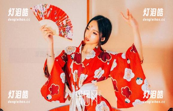 果团网-莫雅琪 果团网 - 莫雅琪的制服大派送!你下载了吗?