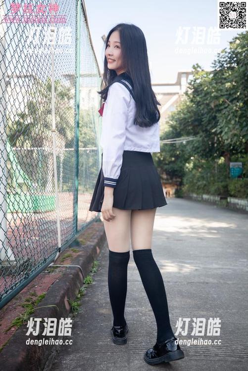 梦丝女神-香萱 梦丝女神 - 香萱身穿睡衣的更新,纵使图片,似乎也能触动到心底某根弦。