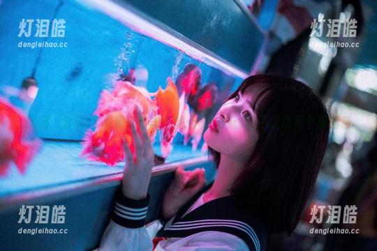 大胆，金鱼JK写真集直击你的心底：河豚抚子这次是个狠角色