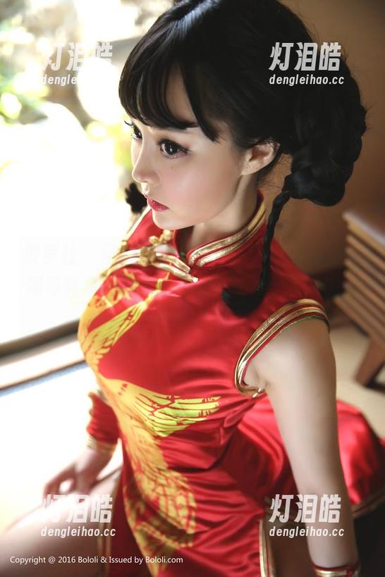 波萝社-柳侑绮Sevenbaby 波萝社 - 柳侑绮Sevenbaby的最新双马尾写真集,你敢相信她临时开始扎的?太可爱了!