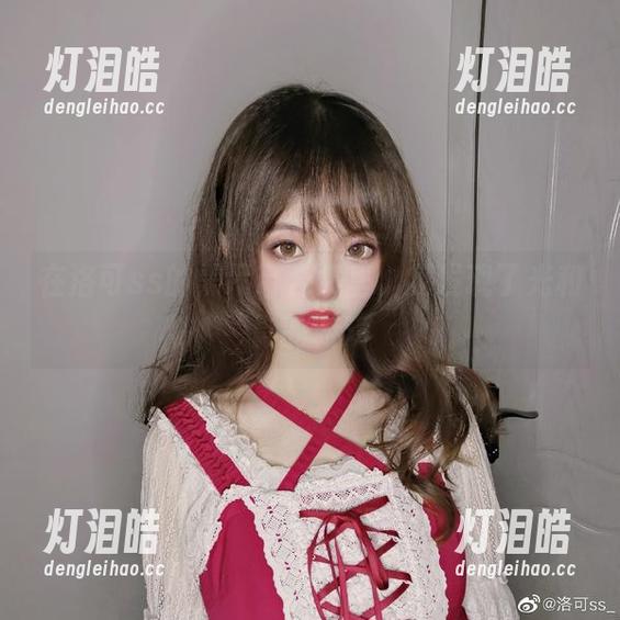 洛可ss 在洛可ss的黑吊带合集里,我发现了光和影的游戏