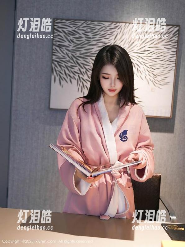 秀人网-周慕汐baby 秀人网 - 套图中看周慕汐baby如何让比基尼成了游泳圈的绝配