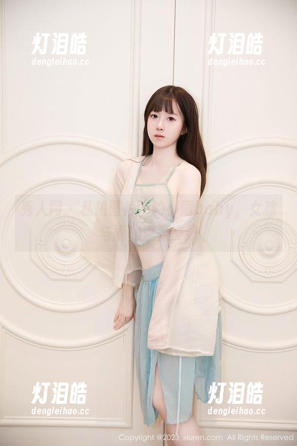 秀人网-小雨baby 秀人网 - 私拍图片中的小雨baby,女孩与雨的温柔交织