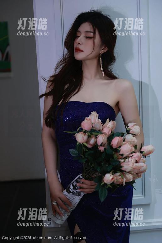 秀人网 - 轩轩王子纯白LOOK，硬要高调分享，高清也算个夜市穿搭必看吧！
