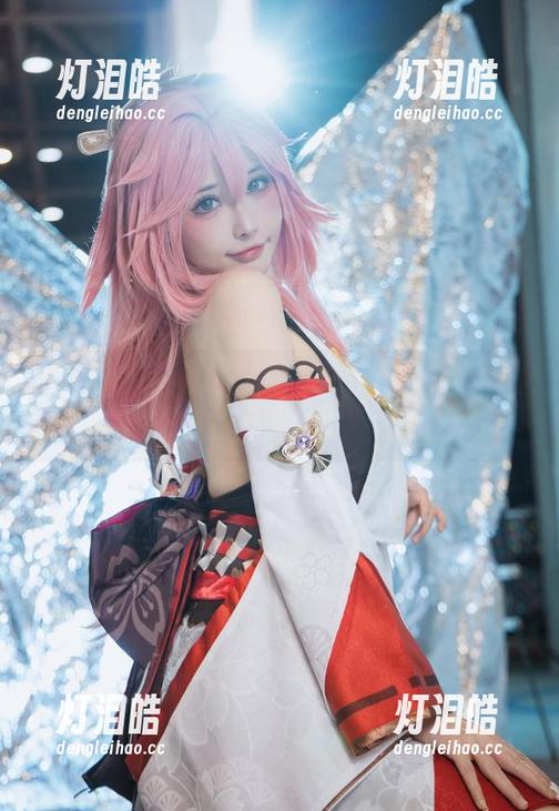 糖果果Candy 原图中的糖果果Candy:圣诞树下的“万圣节”?