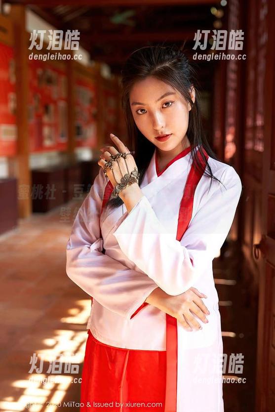 蜜桃社-豆瓣酱 蜜桃社 - 豆瓣酱的写真带你领略万圣节,壁纸的味道你能get到吗?
