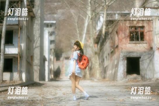 蠢沫沫 这图集中,蠢沫沫担任的玛修女仆,在线上也是个呆板人。