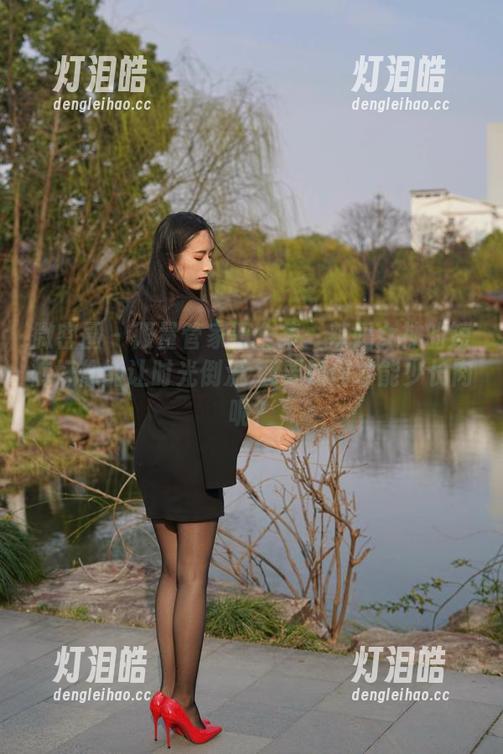 辣妈女神 微密圈 - 限量管家婆全集:辣妈女神的短裤好像能让时光倒流,我要如何才能少长肉呢?