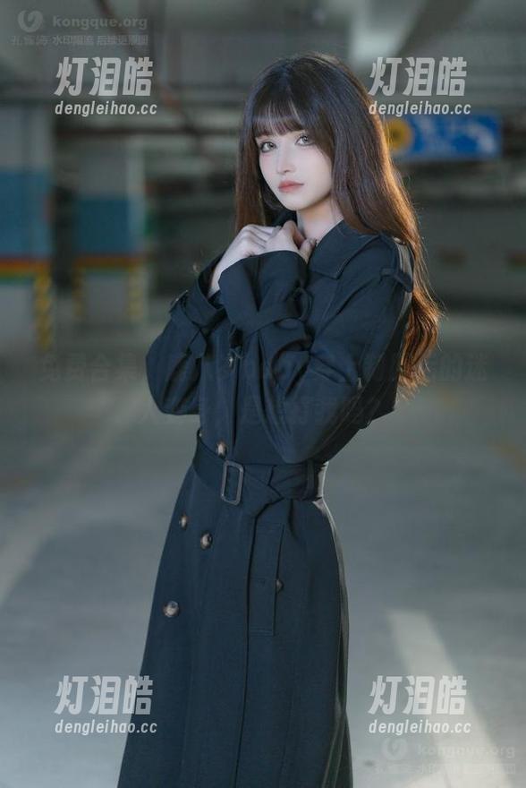 鹿八岁baby 免费合集,鹿八岁baby穿上制服后的迷人变身,是想打我吗?